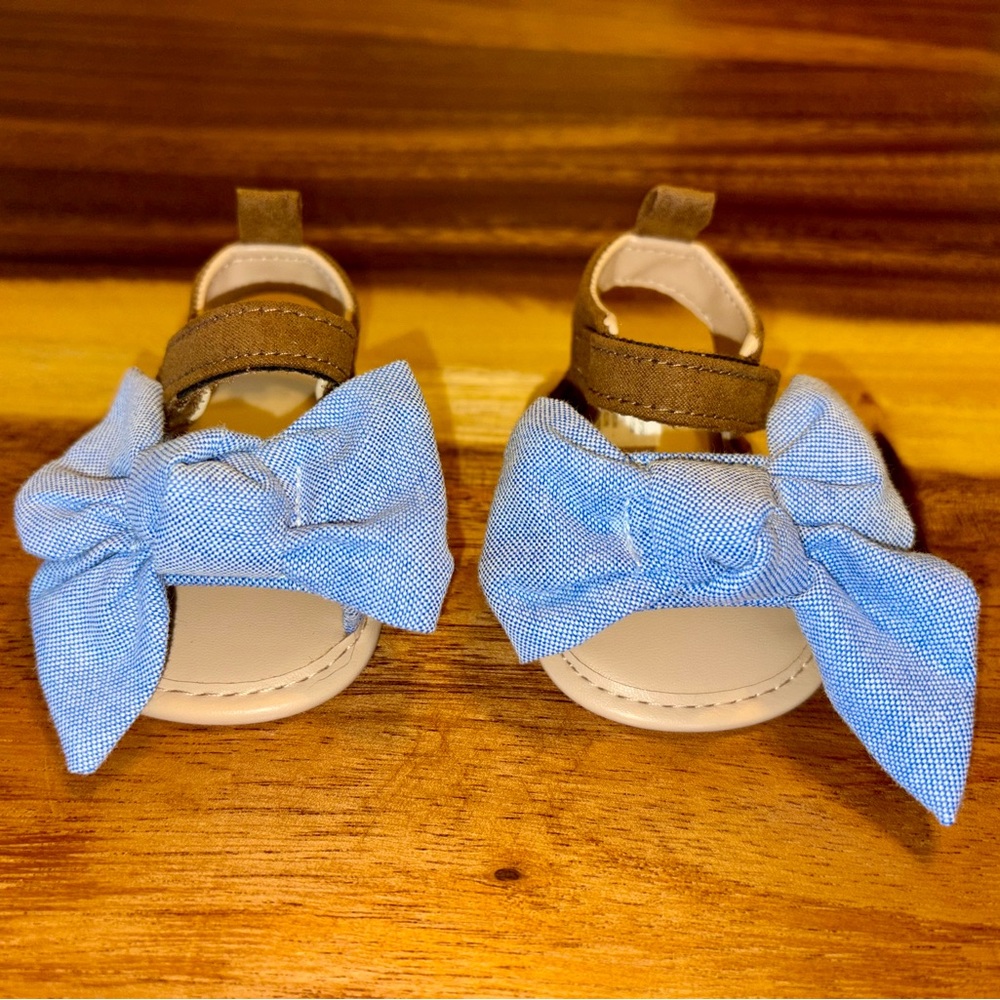 Source Unknown Blue and Brown Sandals with Plush Bow